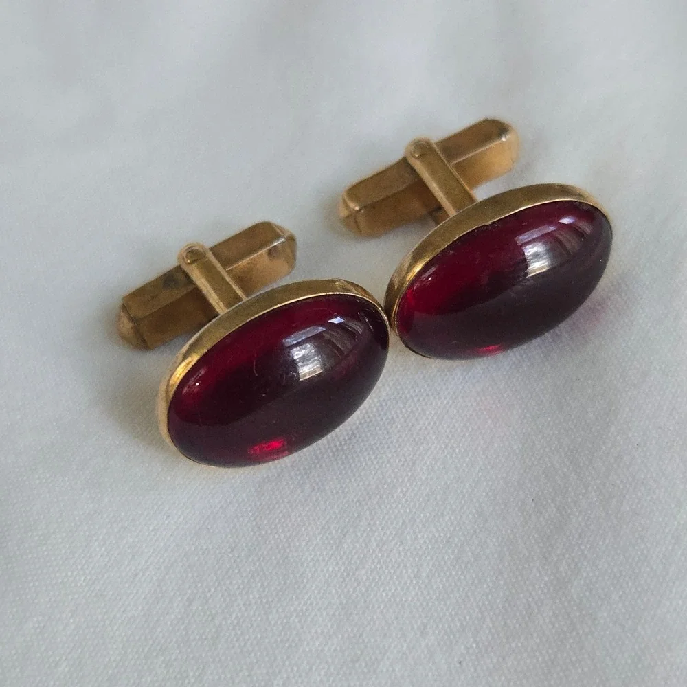 VTG Swank Cufflinks Red Cabochon Gold Tone Mens OS Oval Gemstone Toggle Back USA